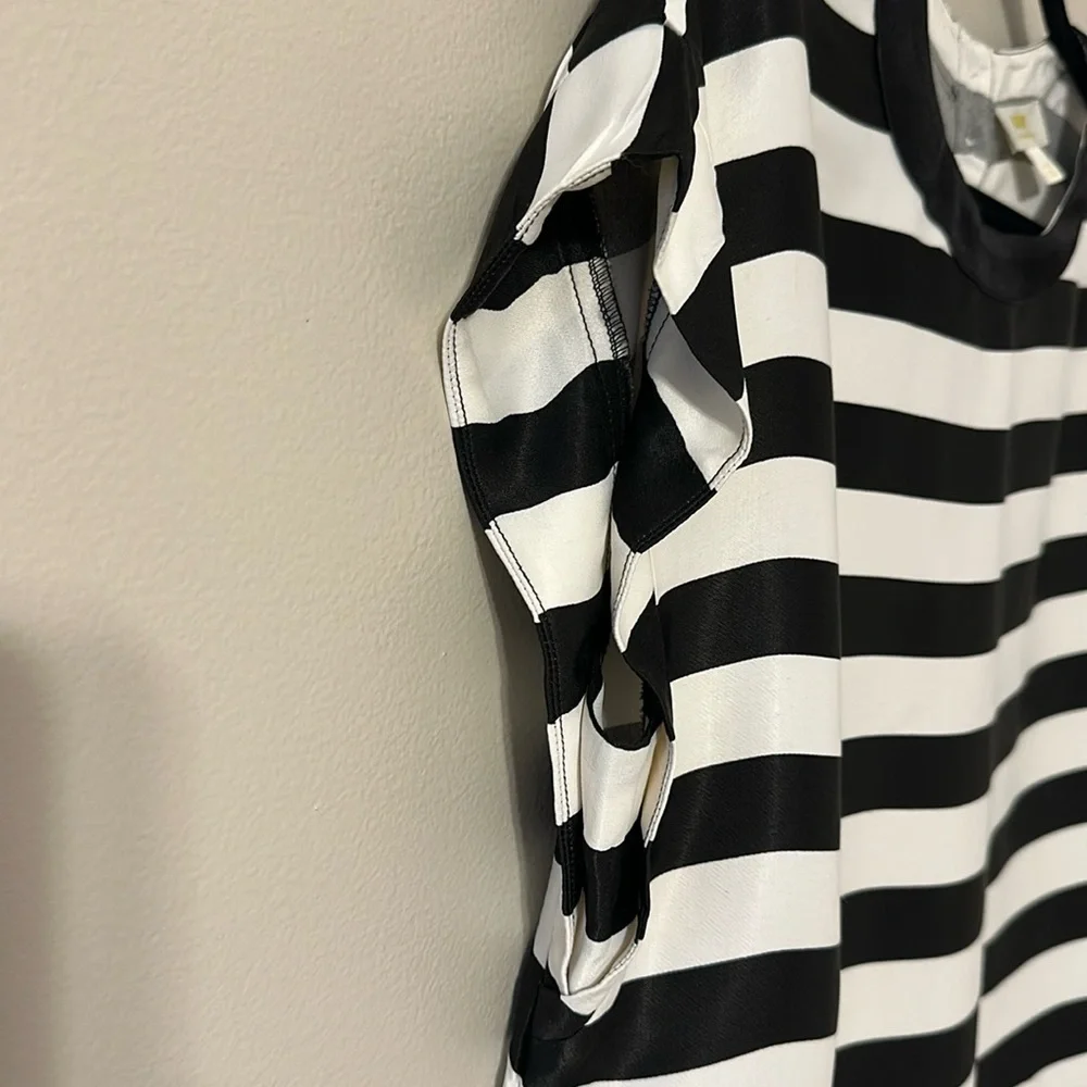Anthropologie Maeve Batwing Button-Back Tee Top Black & White Striped Sz Small - Picture 5 of 9